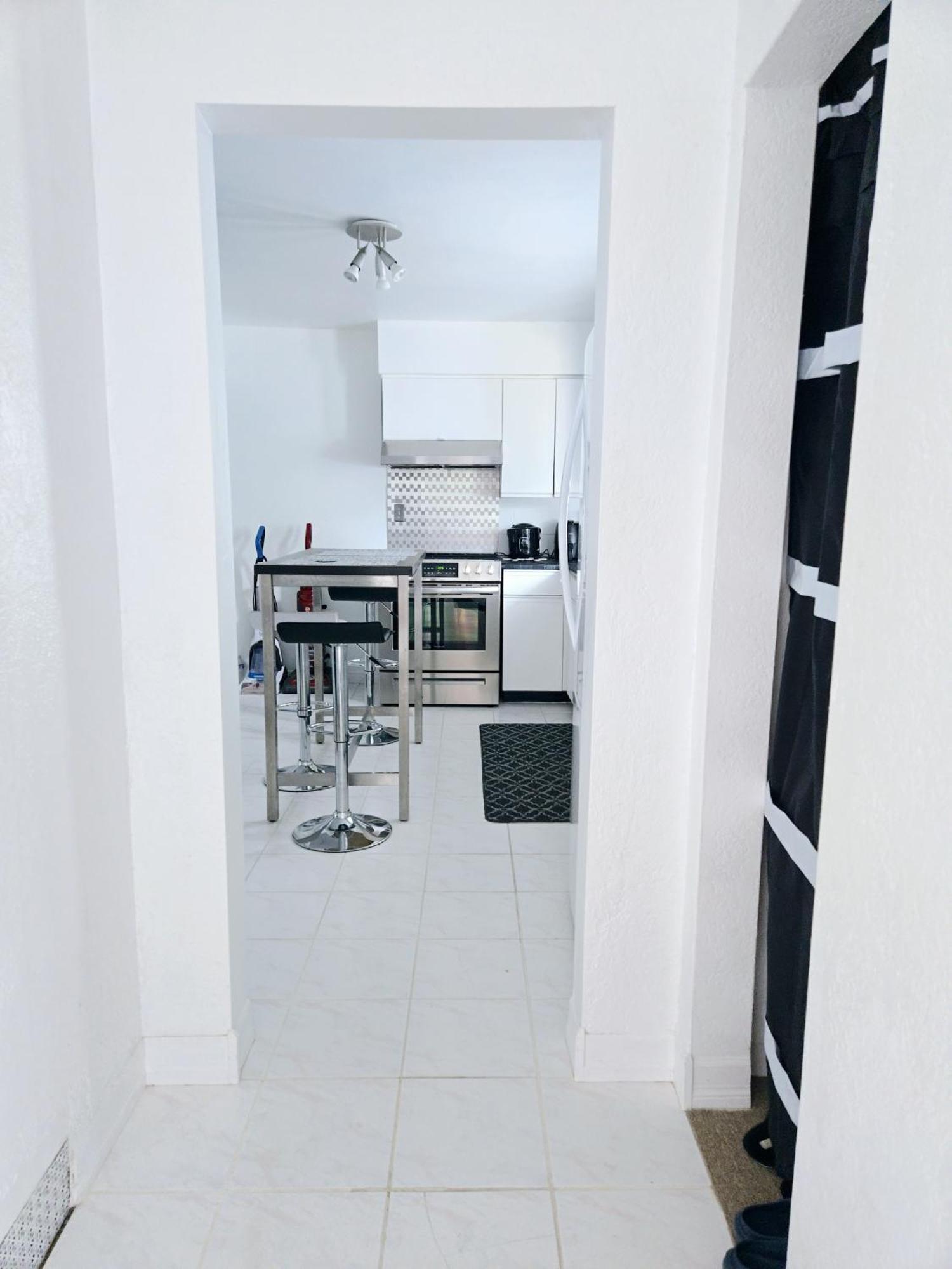 Charming Room With Attached Private Bath In The Heart Of Vancouver! Private Parking, Self Check-In & Just 4 Mins To Metrotown! Eksteriør billede