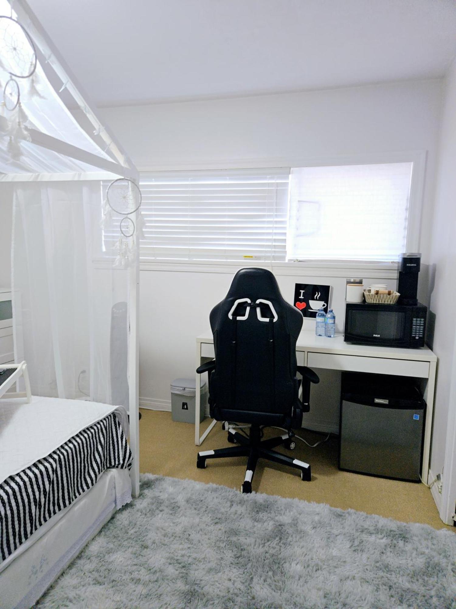 Charming Room With Attached Private Bath In The Heart Of Vancouver! Private Parking, Self Check-In & Just 4 Mins To Metrotown! Eksteriør billede